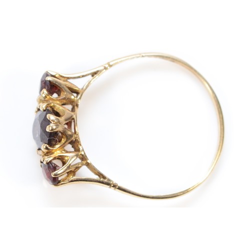 225 - A 9ct gold garnet three stone ring, S, 2.1g