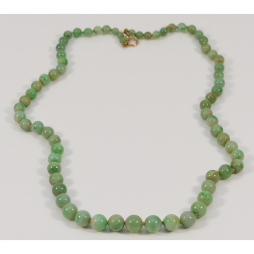 229 - A 9ct gold clasp jadite beaded necklace, graduating bead sizes, largest 9mm, 37.8g