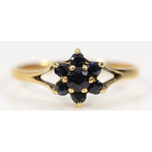 232 - A 9ct gold sapphire floral cluster ring, M, 1.3g