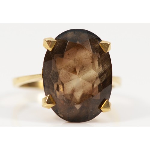 233 - A 9ct gold smokey quartz cocktail ring, 15mm x 12mm, N, 4.2g