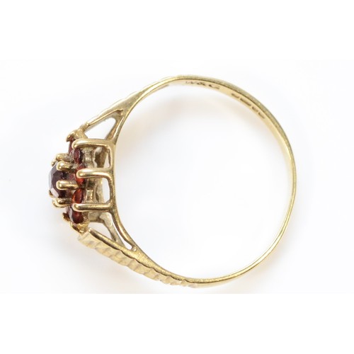 236 - A 9ct gold garnet cluster ring, G 1/2, 1.1g