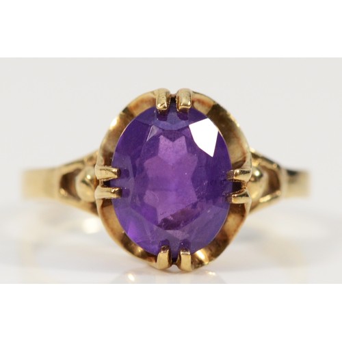 240 - A 9ct gold amethyst solitaire ring, M 1/2, 2.5g