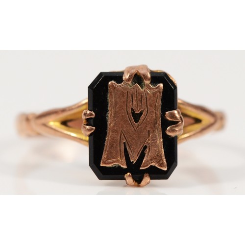 275 - A 9ct gold black onyx initial 