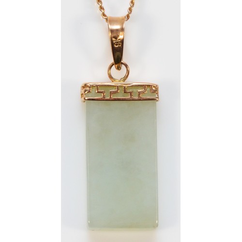 294 - A 9ct gold jade pendant with a chain, 18mm, 1.8g