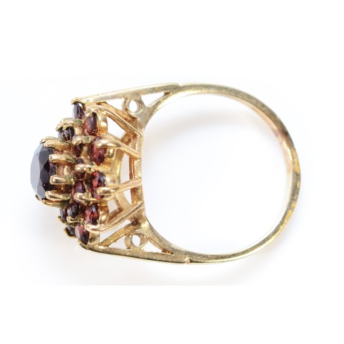 303 - A 9ct gold garnet cocktail ring, N, 4.5g