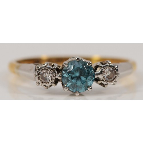 315 - An 18ct gold and platinum blue zircon and single cut diamond three stone ring, Q, 2.6g