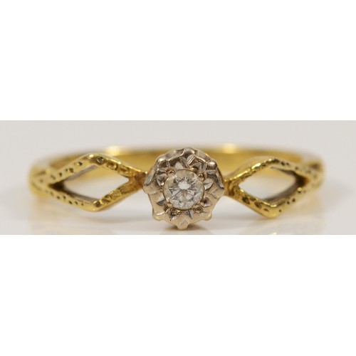 326 - An 18ct gold diamond solitaire ring, London 1977, L, 2.3g