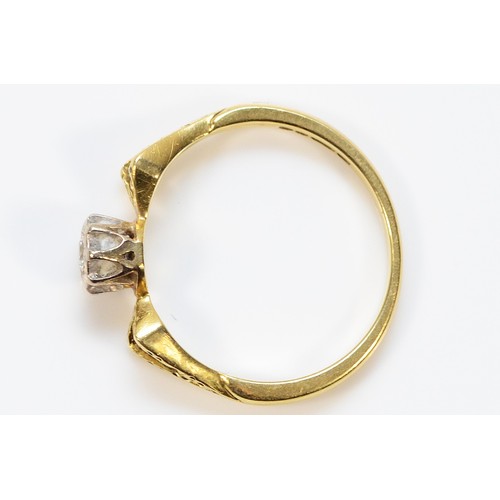 326 - An 18ct gold diamond solitaire ring, London 1977, L, 2.3g