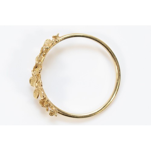 340 - A 9ct gold floral dress ring, S 1/2, 1.5g