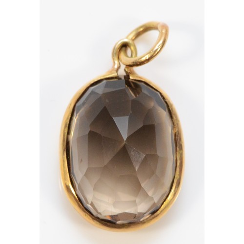 368 - A 15ct gold smokey quartz pendant with a 9ct gold bail, 18mm x 15mm, 4.4g