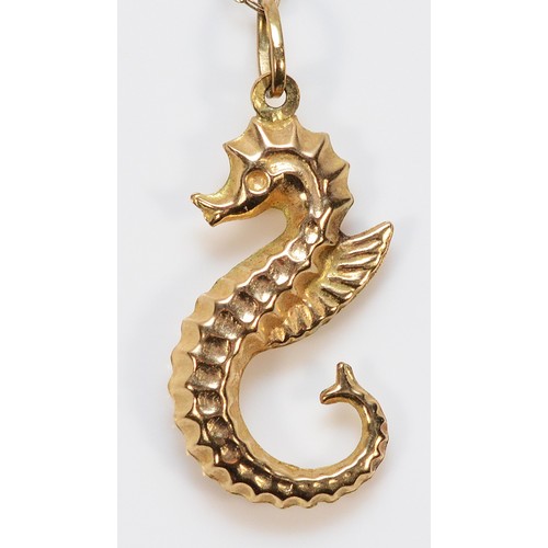 383 - A 9ct gold seahorse pendant with a chain, 20mm, 1.2g