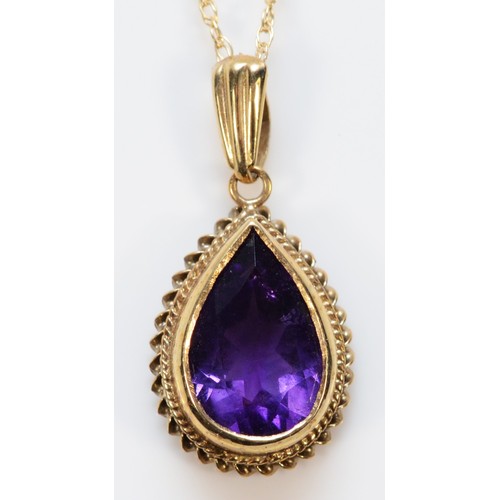 384 - A 9ct gold amethyst drop pendant with a chain, 14mm, 2.3g