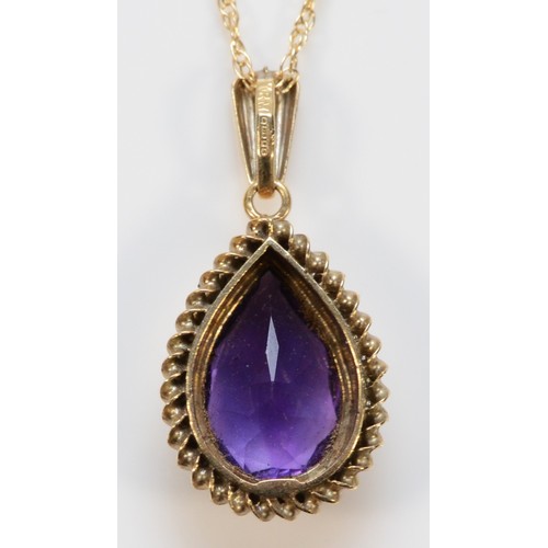 384 - A 9ct gold amethyst drop pendant with a chain, 14mm, 2.3g