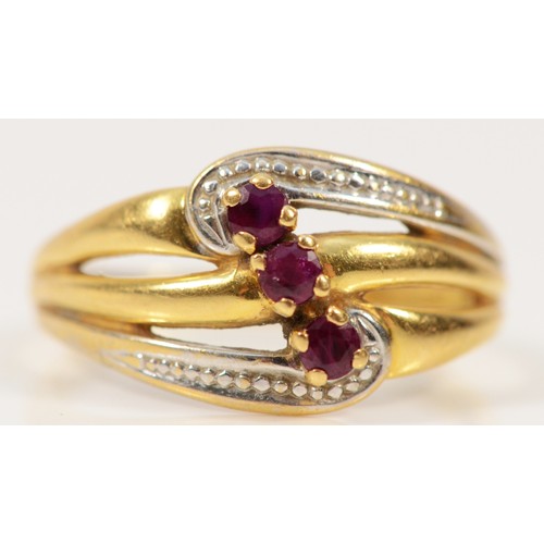 387 - A 9ct gold ruby three stone dress ring, O 1/2, 2.5g