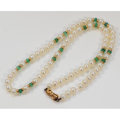 403 - A 9ct gold clasp cultured pearl and emerald necklace, 15.3g