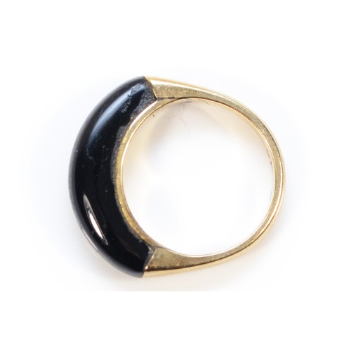 415 - A 9ct gold and black onyx dress ring, F, 2.9g