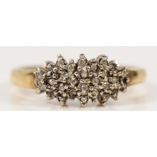 423 - A 9ct gold diamond cluster ring, stated 0.10ct, N, 1.9g