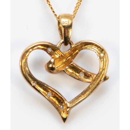 428 - A 9ct gold diamond heart pendant with a chain, 15mm, 1.5g