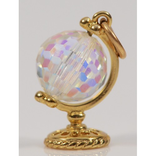 445 - A 9ct gold glass spinning globe charm, 15mm, 1.3g