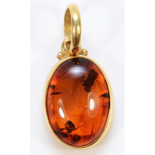 460 - A 585 gold amber pendant, bevel set, 14mm x 10mm, 1.5g