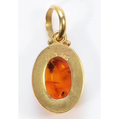 460 - A 585 gold amber pendant, bevel set, 14mm x 10mm, 1.5g