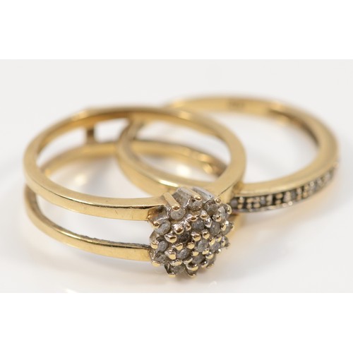 462 - A 9ct gold diamond cluster ring, with removable 9ct gold diamond half eternity ring, O, 4.3g