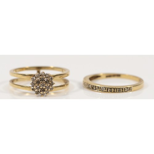 462 - A 9ct gold diamond cluster ring, with removable 9ct gold diamond half eternity ring, O, 4.3g