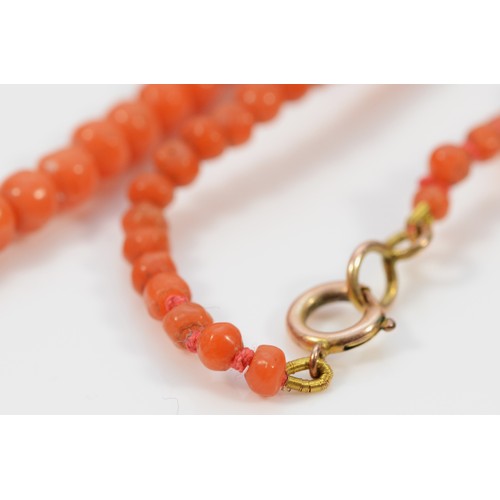 469 - A 9ct gold clasp coral beaded necklace, graduating bead size, largest 6mm, 11.1g