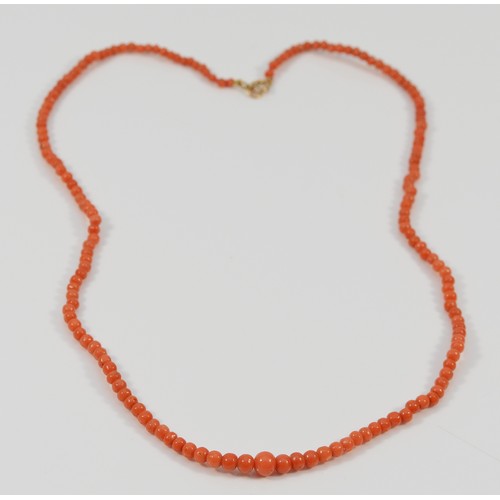 469 - A 9ct gold clasp coral beaded necklace, graduating bead size, largest 6mm, 11.1g