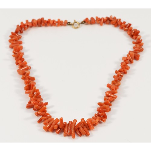 473 - A 9ct gold clasped coral necklace, 24g