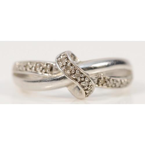 515 - A 9ct white gold diamond cross over ring, L 1/2, 1.8g