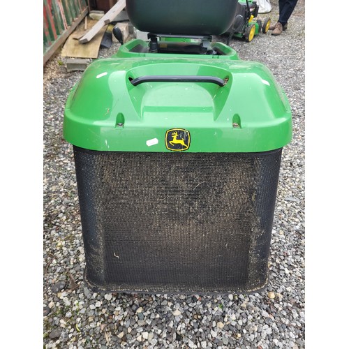 82 - Garden and grounds maintenance; A John Deere CR125 automatic ride-on tractor mower, with key.
Was wo... 