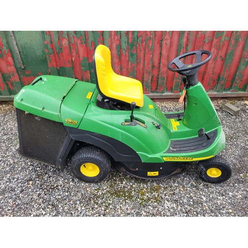 82 - Garden and grounds maintenance; A John Deere CR125 automatic ride-on tractor mower, with key.
Was wo... 