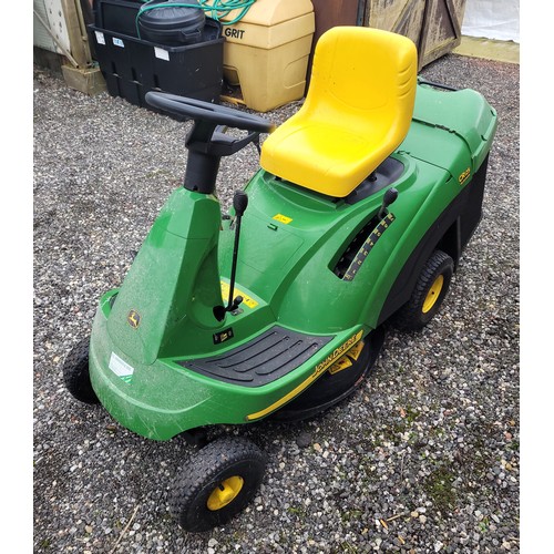 82 - Garden and grounds maintenance; A John Deere CR125 automatic ride-on tractor mower, with key.
Was wo... 