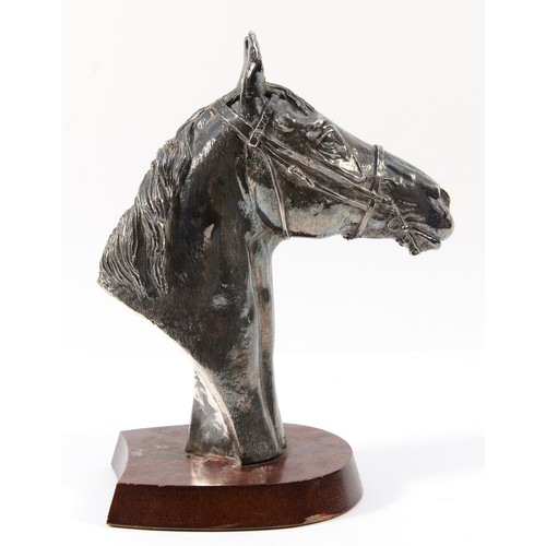 49 - A David Geenty 925 silver sculpture of a horses head wearing a bridle, Camelot Silverware Ltd, Sheff... 