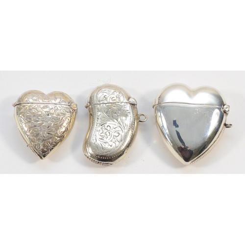 38 - Three silver vesta cases, two in the shape of a heart and one kidney shaped, Birmingham 1905, 1899, ... 