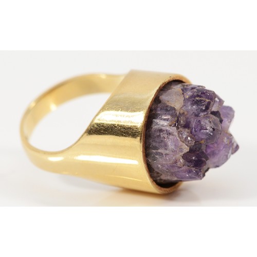 95 - A 9ct gold raw amethyst dress ring, O, 13.6g