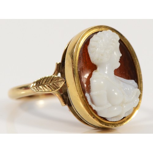 118 - An early 19th Century gold mounted hardstone cameo ring, depicting Cleopatra with a snake coiled aro... 