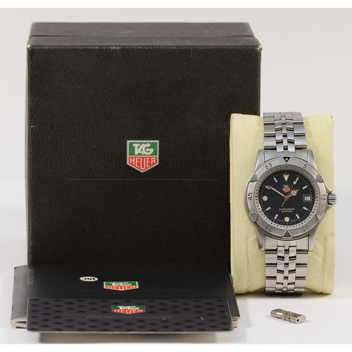 226 - Tag Heuer, Professional 200 meters, a stainless steel quartz gentleman's wristwatch, reference WX 45... 