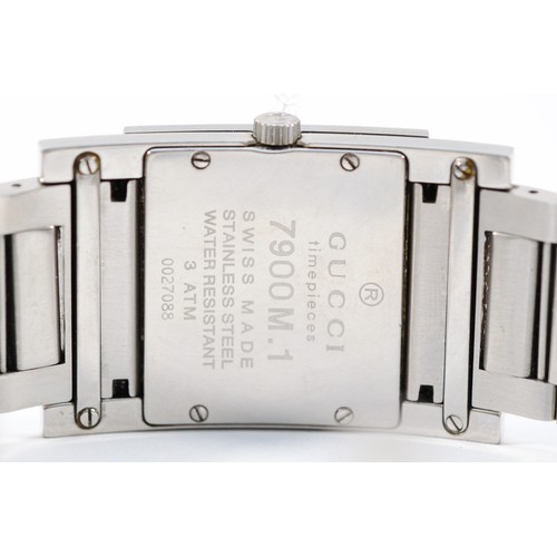 227 - Gucci, a stainless steel quartz date gentleman's wristwatch, reference 7900M.1, c.2000, serial numbe... 