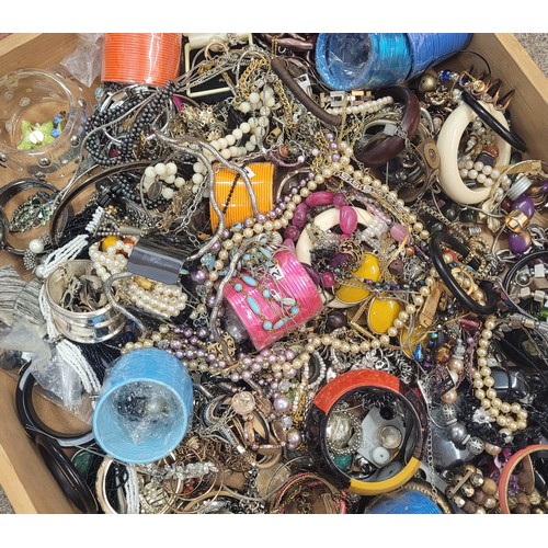 2 - Approximately 10kg of costume jewellery, unchecked