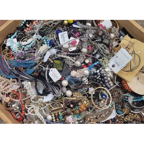 5 - Approximately 10kg of costume jewellery, unchecked