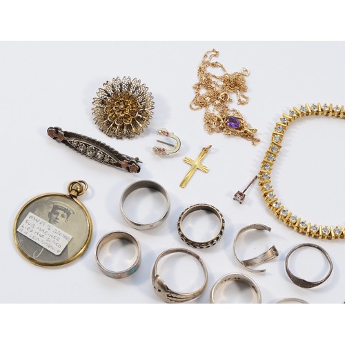 9 - Seven 925 silver rings, two broken examples, together with a silver Wedgewood pendant, a rolled gold... 