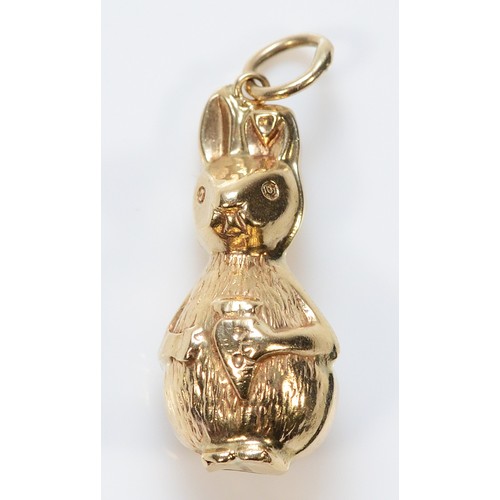 743 - A 9ct gold charm in the form of a rabbit holding a carrot, 25mm, 1.2g