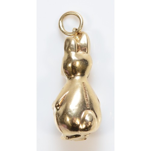 743 - A 9ct gold charm in the form of a rabbit holding a carrot, 25mm, 1.2g