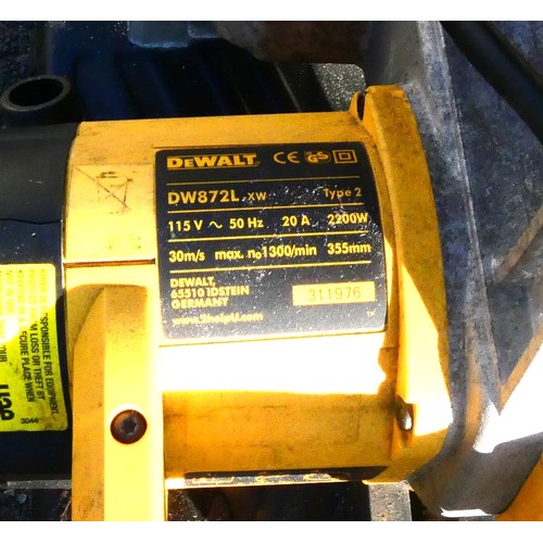 23 - A DeWalt DW8721 115v 20a 2200w cross cut saw.