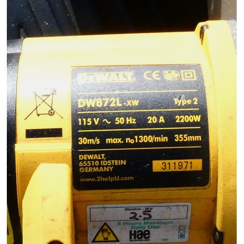 28 - A DeWalt DW872L 115v 2200w cross cut saw.