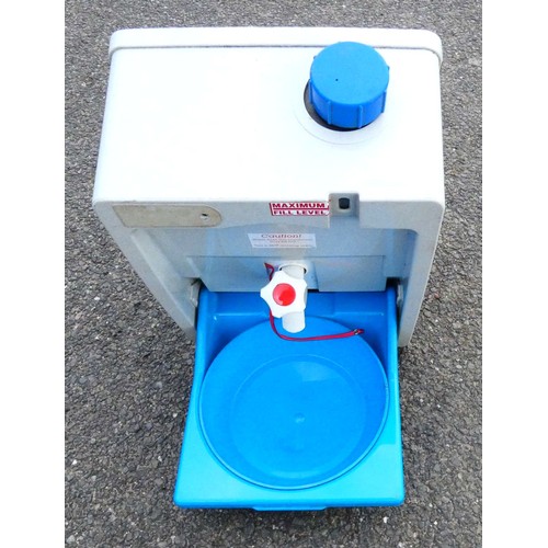 40 - A collection of hand tools to include a large wooden mallet, a wooden handle shovel, a Record bench ... 