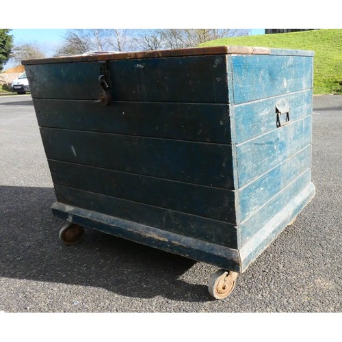 43 - A large wooden portable tool chest with two metal handles to the sides and internal storage tray 97.... 