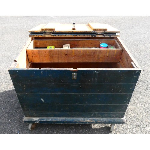 43 - A large wooden portable tool chest with two metal handles to the sides and internal storage tray 97.... 